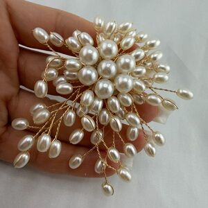 Vintage classic Pearl Floral Burst Brooch Elegant Statement